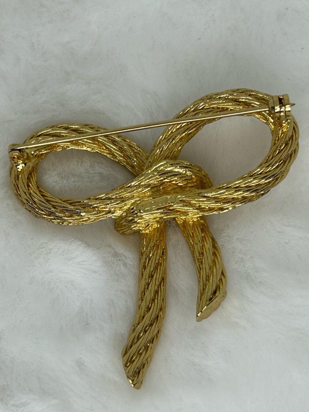 VINTAGE CHRISTIAN DIOR TWISTED KNOT BOW BROOCH - Picture 2 of 3